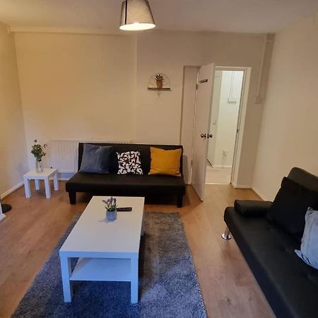 2 Bedroom Apartment In Kennington Лондон Екстериор снимка