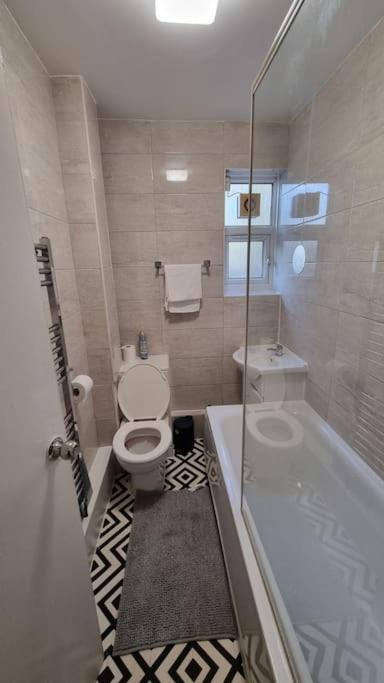 2 Bedroom Apartment In Kennington Лондон Екстериор снимка