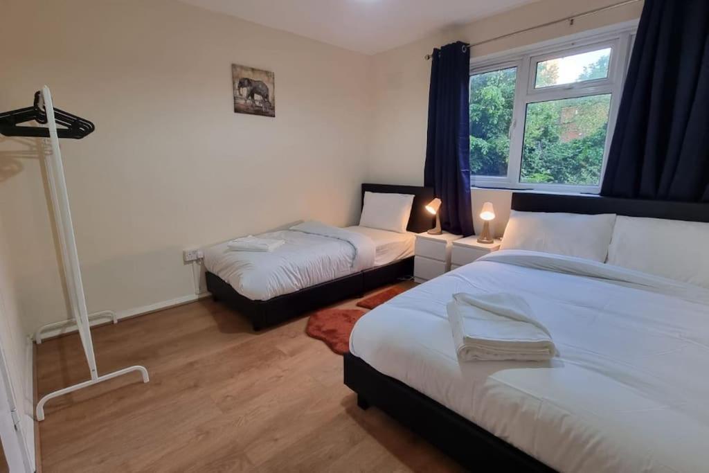 2 Bedroom Apartment In Kennington Лондон Екстериор снимка